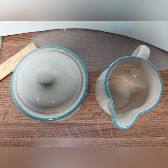 Vintage* Country Home Creamer and Sugar Bowl Set - Picture 5 of 11